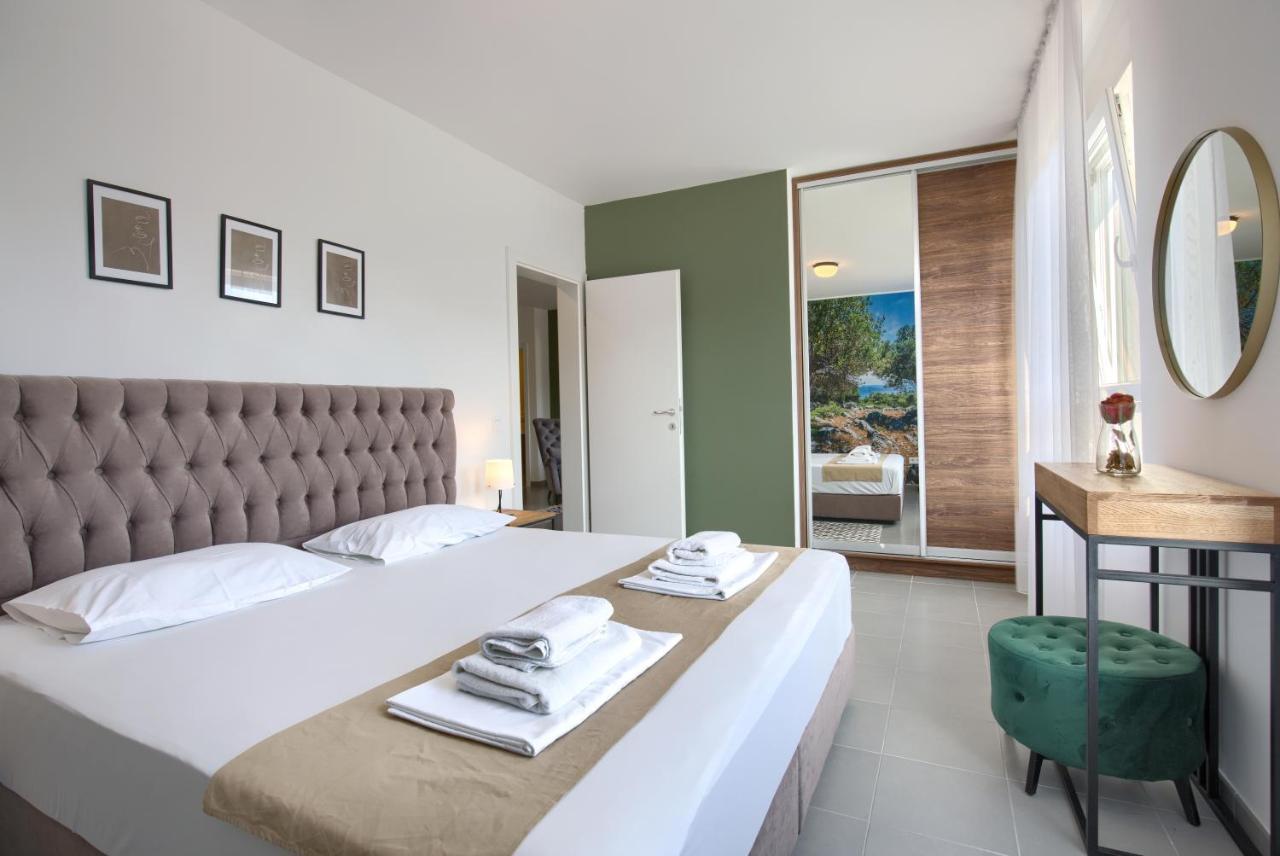 Beautiful Two-Bedroom Seaside Apartment In Premantura Extérieur photo