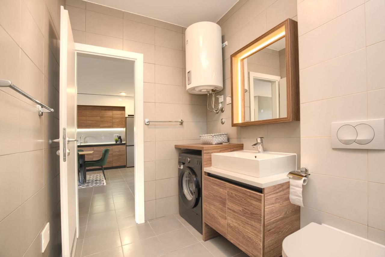 Beautiful Two-Bedroom Seaside Apartment In Premantura Extérieur photo